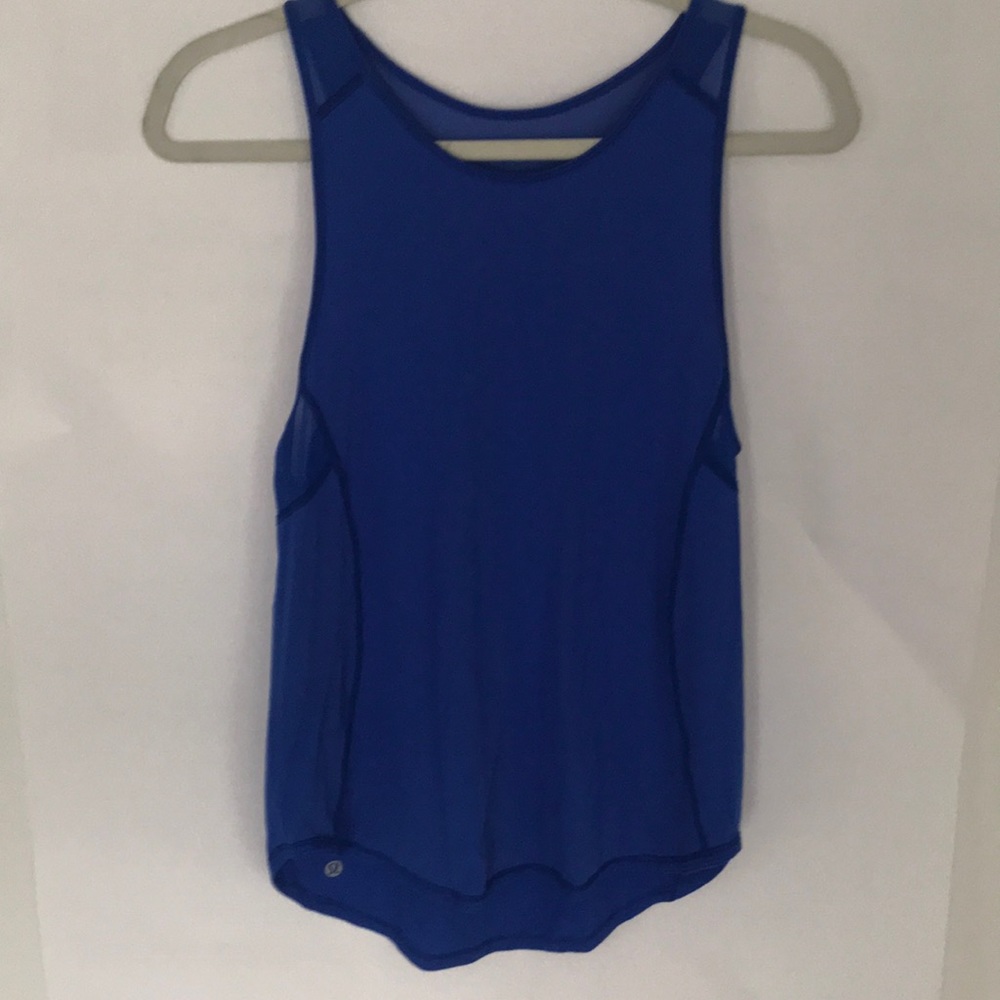 Lululemon workout top size 6